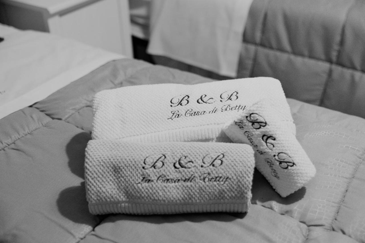 B&B La Casa Di Betty Albanella Eksteriør bilde