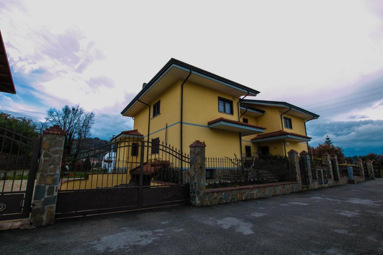 B&B La Casa Di Betty Albanella Eksteriør bilde